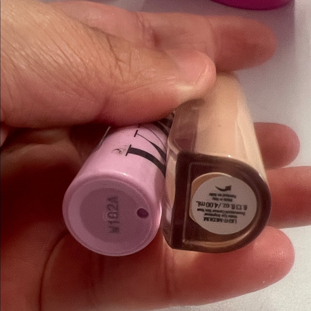 Rare Beauty Liquid Concealer - Soft Beige - Picture 2 of 2